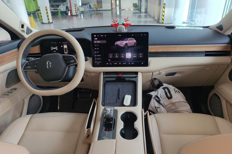 Used Hima AITO M5 2023 Pure Electric All-Wheel Drive Intelligent Driving Version Center Console