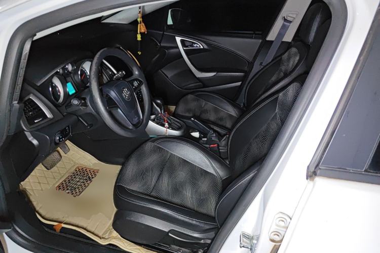 Used Buick GT 2013 XT 1.6L Automatic Fashion Edition Left Front Seat