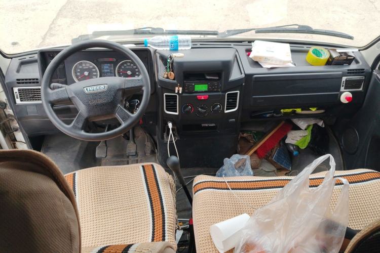 Used Iveco Daily 2017 2.5T A35 Passenger Van 5-7 Seats Model 47Z5