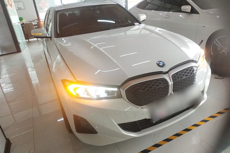 Used BMW i3 2025 eDrive 35 L Front Right 45 Deg