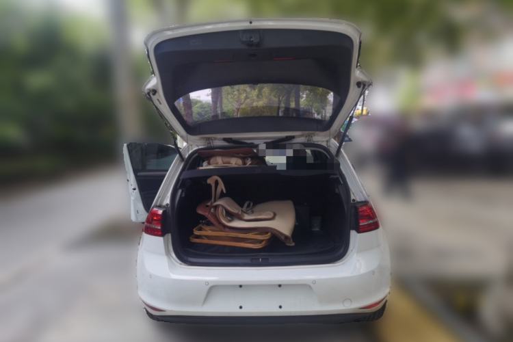 Used Volkswagen Golf 2016 1.6L Manual Fashion Edition Trunk