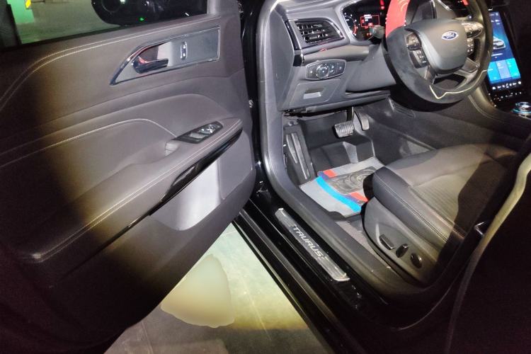 Used Ford Taurus 2019 EcoBoost 245 Comfort Edition Driver Seat