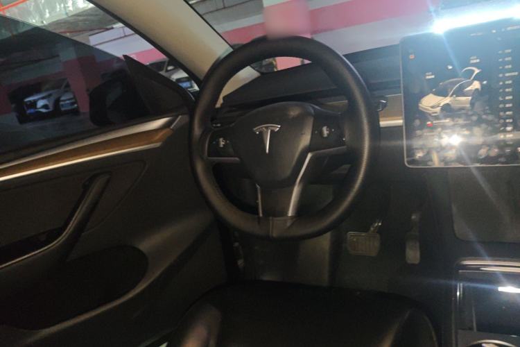 Used Tesla Model Y 2021 Standard Range Rear-Wheel Drive Version Steering Wheel