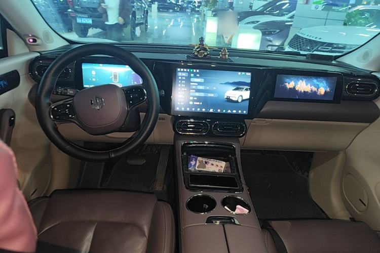 Used Leapmotor C11 2023 Range-Extended 300 Smart Enjoyment Edition Center Console