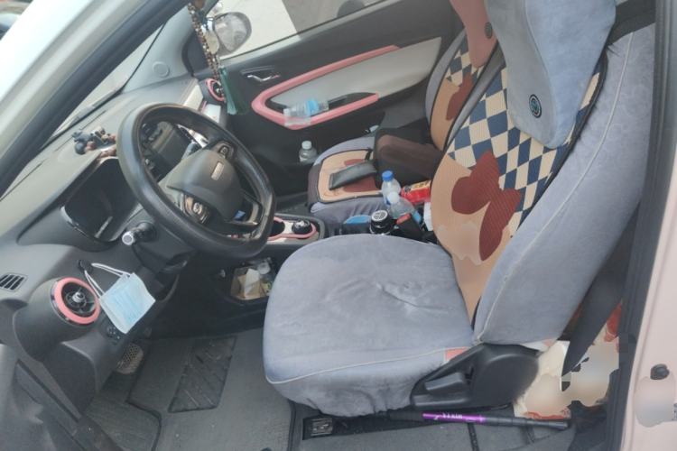 Used Chery QQ Little Ant 2022 Restyled Version Sweet Pink Edition Half-Sugar Version 30.6 kWh 30 kW 301 km Left Front Seat