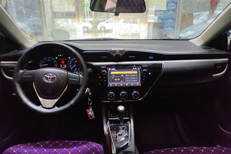 Used Toyota Corolla 2014 1.6L CVT GL-i Center Console