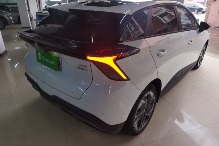 Used MG 4 EV 2022 425 km Luxury Edition Rear Right 45 Deg