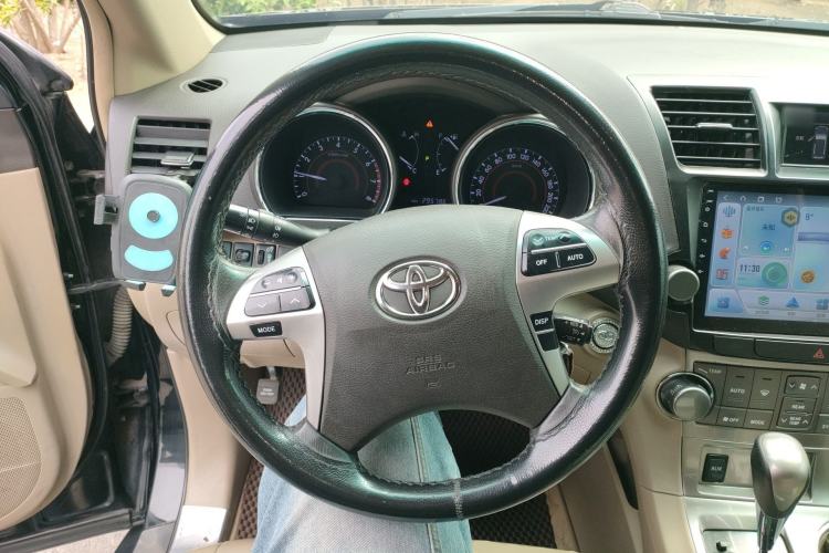 Used Toyota Highlander 2012 2.7L Two-Wheel Drive 7-Seater Luxury Edition Steering Wheel