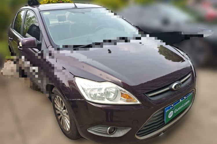 Used Ford Focus 2013 Sedan Classic 1.8L Manual Fashion Edition Front Right 45 Deg