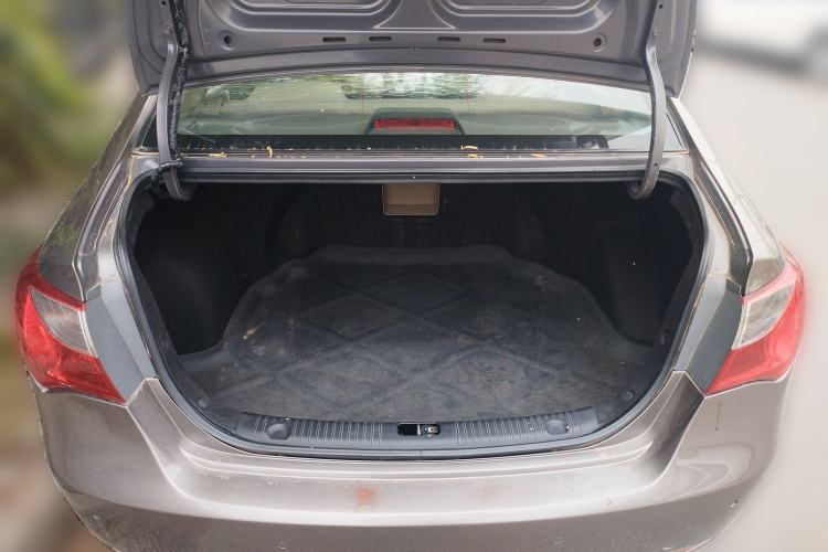 Used Hyundai Celesta 2011 1.6L Manual Luxury Model Trunk