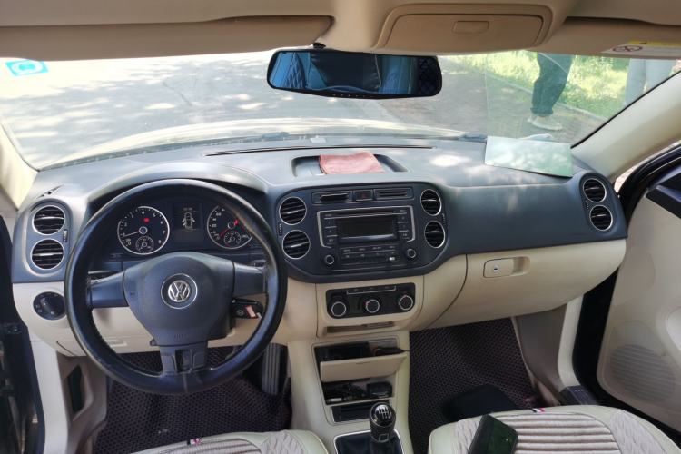 Used Volkswagen Tiguan 2015 1.8TSI Manual Two-Wheel Drive Fashion Edition Center Console