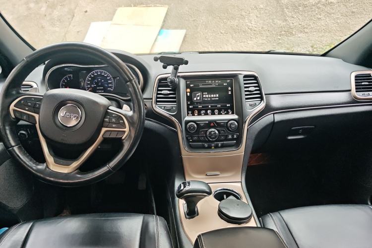 Used Jeep Grand Cherokee 2015 3.0L Comfort Navigation Edition Center Console