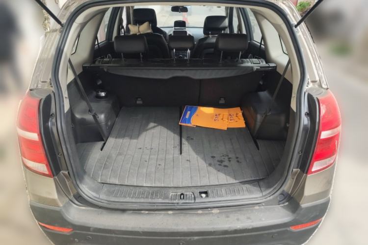 Used Chevrolet Captiva 2015 2.4L 4x4 Flagship Edition 7-Seater Trunk