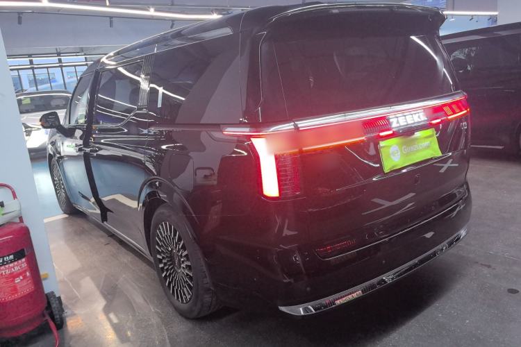 Used Zeekr 009 2024 7-Seater Walk-Through Version Four-Wheel Drive 108 kWh
