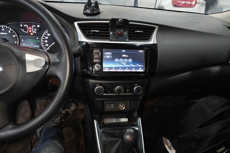 Used Nissan Sylphy 2019 Classic 1.6 XL Manual Luxury Edition Center Console