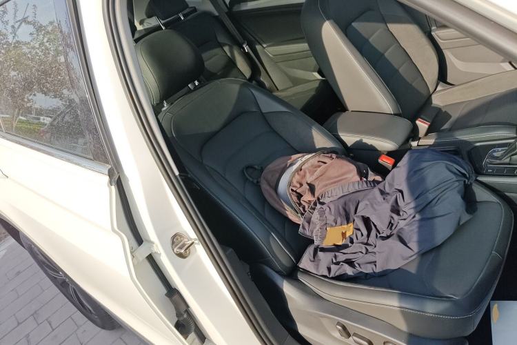 Used Volkswagen Tiguan L 2021 330TSI Automatic Two-Wheel Drive Smart Edition Right Front Seat