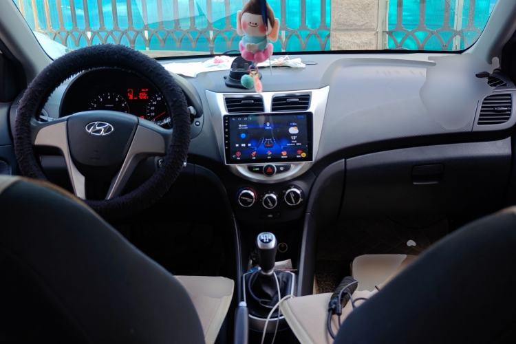 Used Hyundai Verna Ray 2016 1.4L Manual Leading GLX Model Center Console