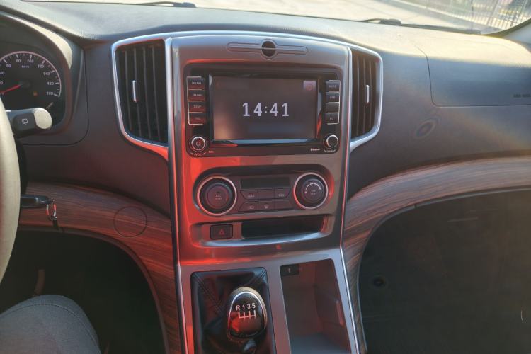 Used FORTHING Lingzhi PLUS 2021 Travel Edition 2.0L Manual Luxury 7-Seater
