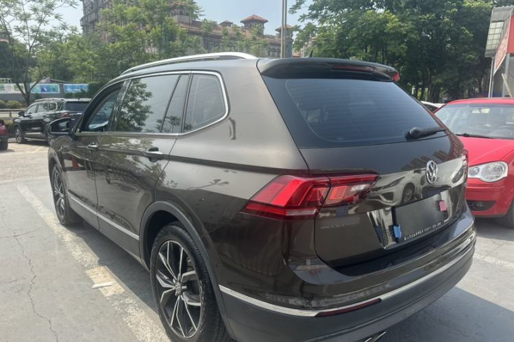 Used Volkswagen Tiguan L 2019 Revised 330TSI Automatic Two-Wheel Drive Smart & Luxury Edition China VI Standard