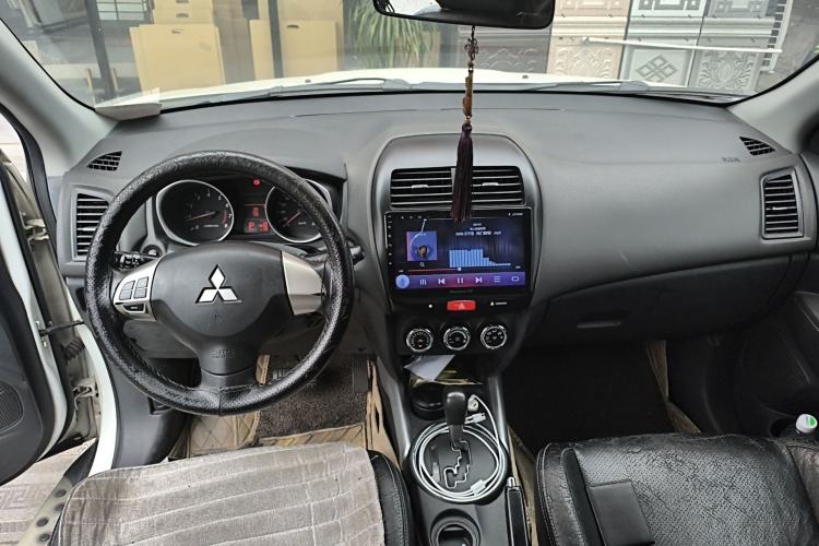 Used Mitsubishi ASX 2013 2.0L CVT Two-Wheel Drive Elite Edition Center Console