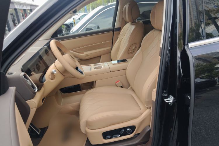 Used Hima AITO M8 2025 Extended-Range Ultra Version 53.4 kWh 6-Seater Edition Left Front Seat