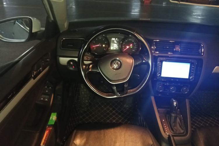 Used Volkswagen Sagitar 2015 1.6L Automatic Comfort Model Steering Wheel