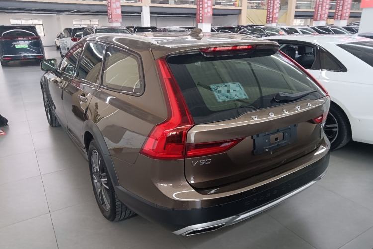 Used Volvo V90 2017 Cross Country T5 AWD Prestige Edition