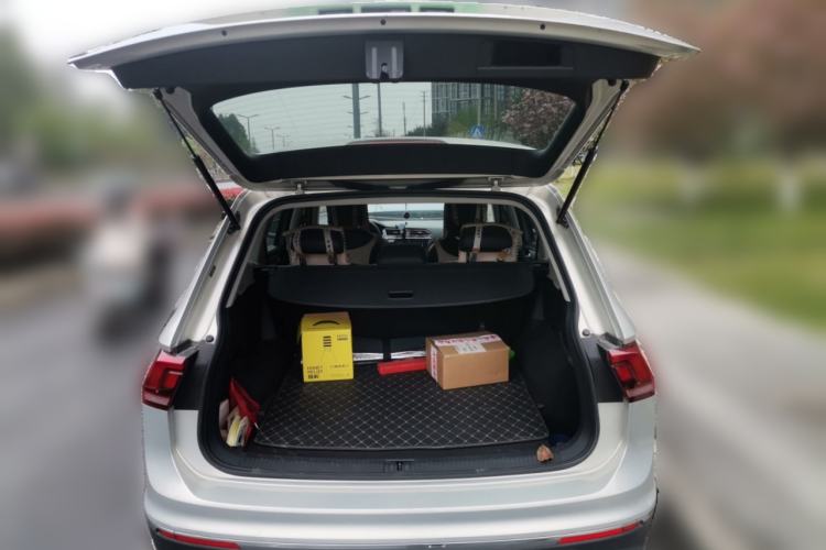 Used Volkswagen Tiguan L 2017 330TSI Automatic Two-Wheel Drive Comfort Edition Trunk