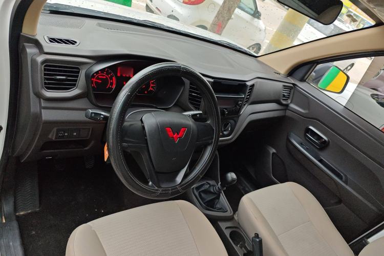 Used Wuling Hongguang V 2022 1.5L Jingqu Edition Enclosed-Window Vehicle with Hydraulic Power Steering LAR
