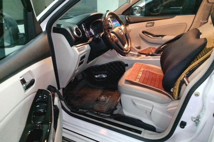 Used Venucia T70 2016 2.0L CVT Smart Choice Edition