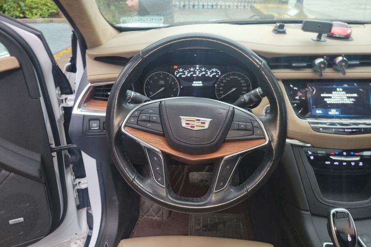 Used Cadillac XT5 2018 28E 4x4 Platinum Edition