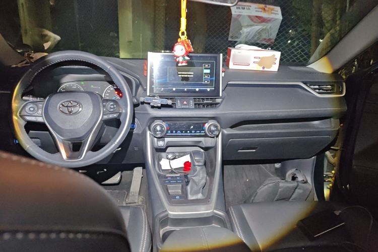 Used Toyota Wildlander 2021 Dual-Engine 2.5L E-CVT Two-Wheel Drive Luxury Edition Center Console