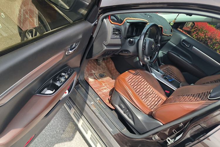 Used Renault Koleos 2018 2.0L Two-Wheel-Drive Luxury Edition Driver Seat