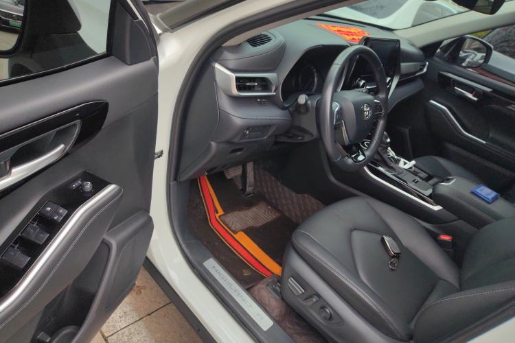 Used Toyota Highlander 2023 2.5L Smart Electric Hybrid Dual-Motor All-Wheel-Drive Luxury 7-Seater Driver Seat