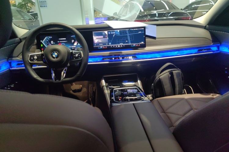 Used BMW 7 Series 2023 735Li M Sport Package Center Console