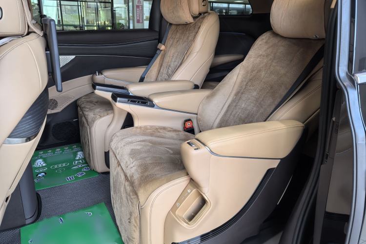 Used Denza D9 2025 DM-i Intelligent Drive 1020 Four-Wheel Drive Flagship Model
