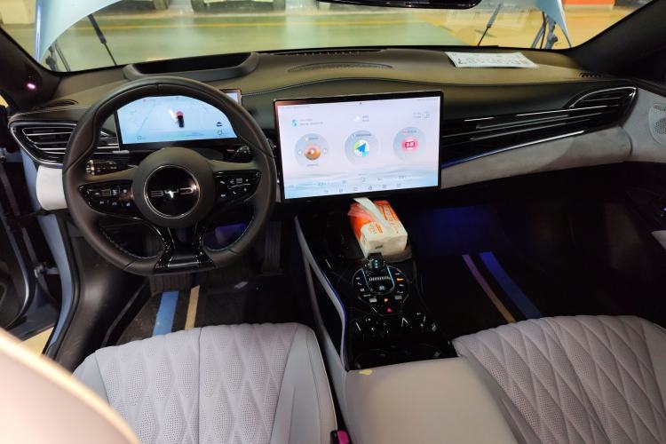 Used BYD Seal 2022 700 km Long-Range Rear-Wheel-Drive Version Center Console