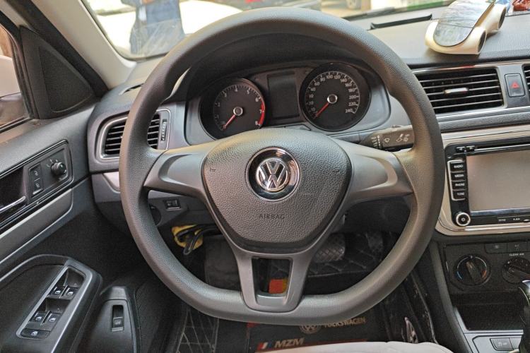 Used Volkswagen Lavida 2015 1.6L Automatic Fashion Edition Steering Wheel