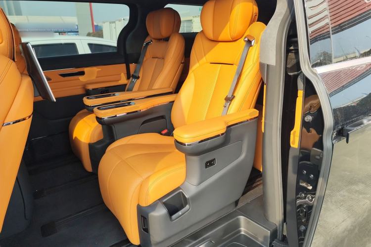 Used Geely Galaxy LEVC L380 2024 140-Degree 6-Seater All-Wheel-Drive Ultra