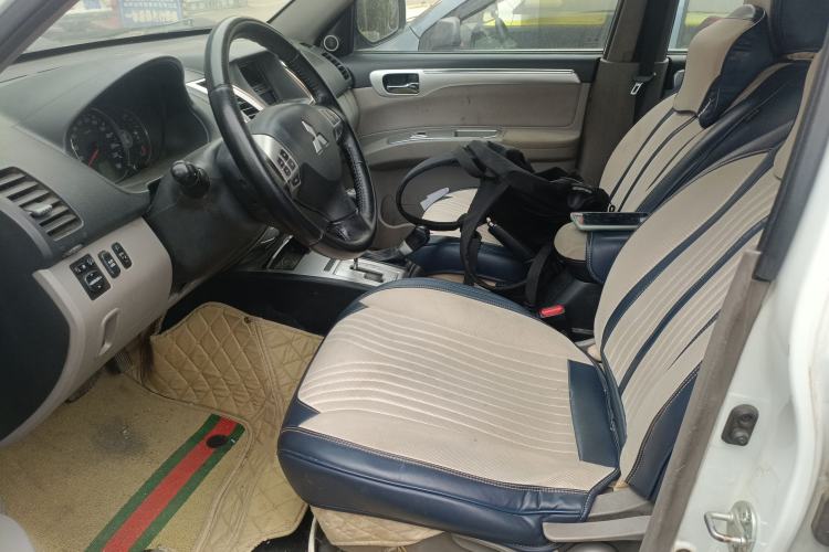 Used Mitsubishi Pajero Sport 2013 3.0L Automatic 4x4 Executive Edition Left Front Seat