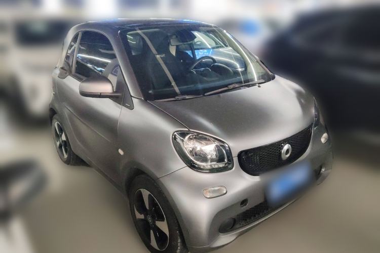 Used smart fortwo 2015 1.0L 52 kW Hardtop Passion Edition Front Right 45 Deg