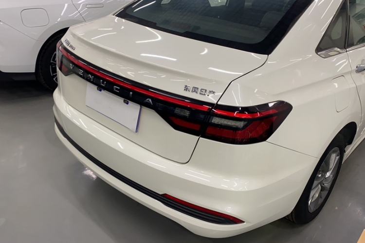 Used Venucia D60 2023 PLUS 1.6L XL CVT Yue Ling Edition Exterior 3