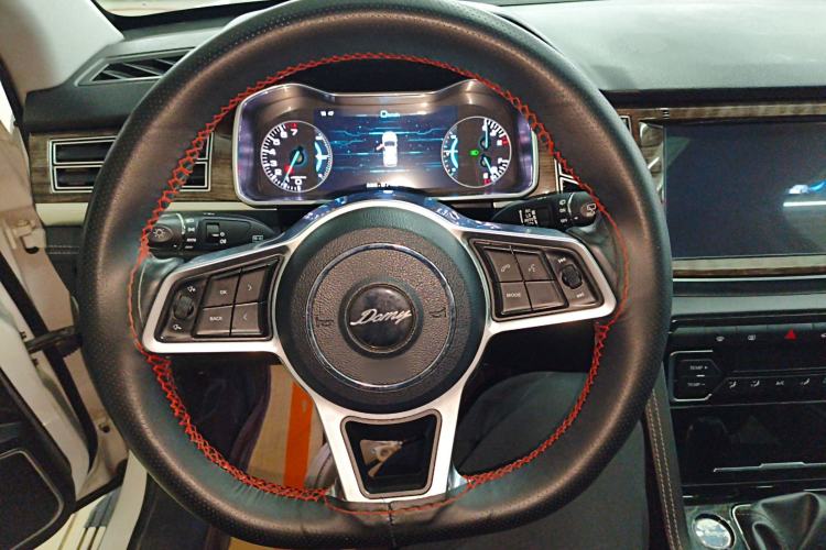 Used Zotye Domy X7 2017 1.8T Manual Luxury Model
