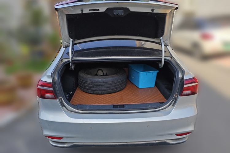 Used Roewe i6 New Energy 2017 45T Hybrid Connect & Smart Enjoyment Edition Trunk