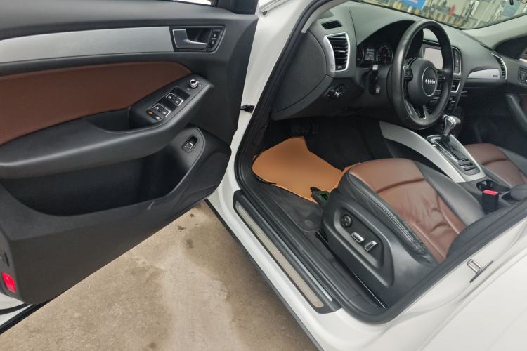 Used Audi Q5 2016 40 TFSI Technology Edition Driver Seat