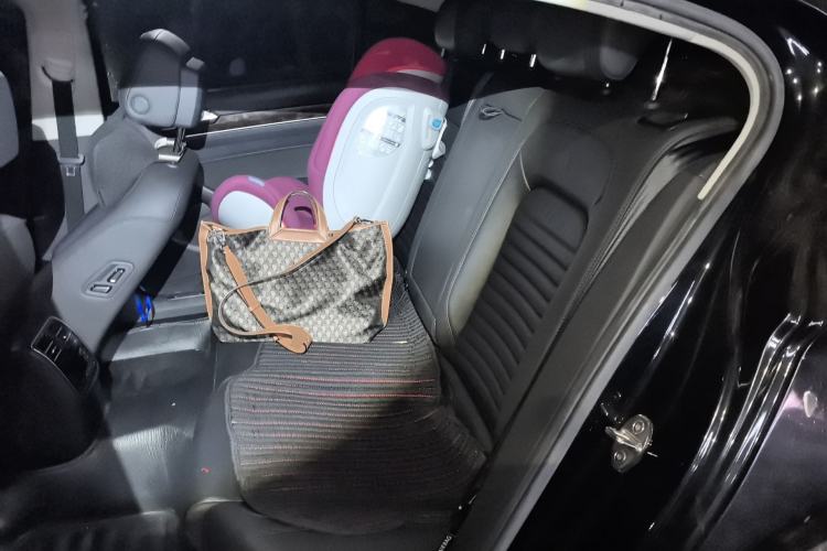 Used Volkswagen Magotan 2019 330TSI DSG Luxury Version China VI Standard Left Rear Seat