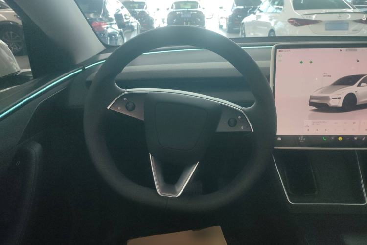 Used Tesla Model Y 2025 Long-Range All-Wheel-Drive Version
