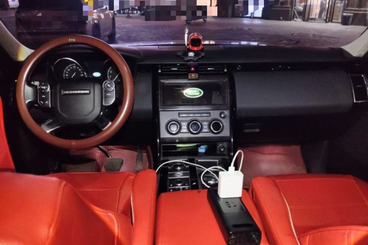 Used Land Rover Discovery 2018 3.0 SC V6 SE Center Console