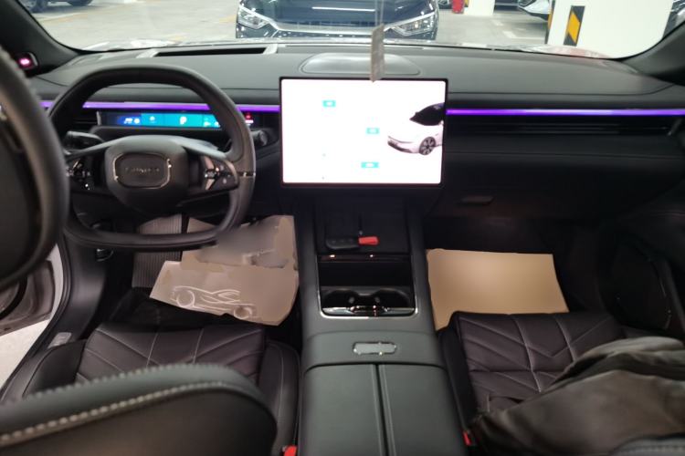 Used Lynk & Co 10 EM-P 2025 Model 240 Four-Wheel Drive Ultra Center Console