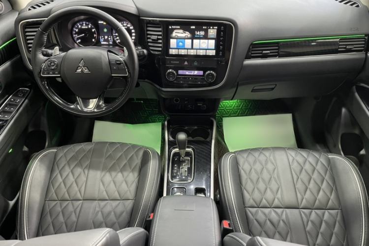 Used Mitsubishi Outlander 2021 2.4L 4x4 DynaDrive Edition 5 Seats Interior 2